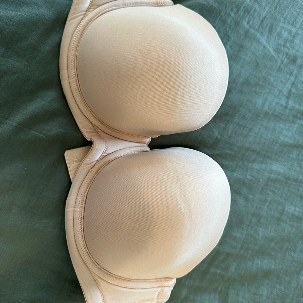 Strapless bra red carpet style